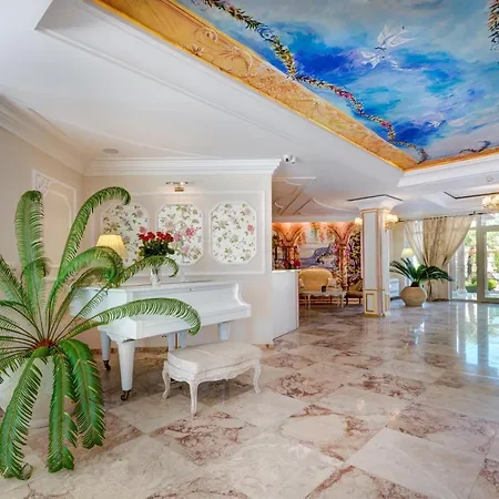 Izida Palace Lejlighedshotel 3*