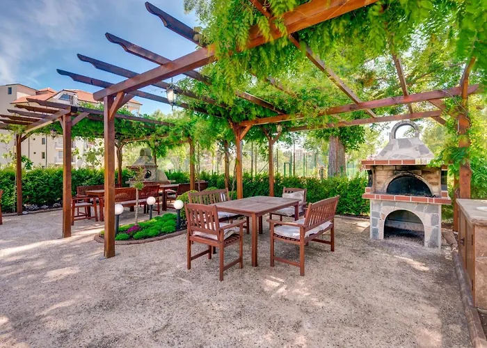 Izida Palace شقة فندقية