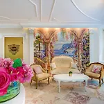 Izida Palace شقة فندقية ساني بيتش