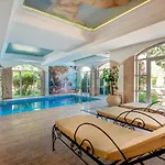 Izida Palace شقة فندقية ساني بيتش