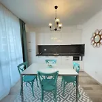 Izida Palace شقة فندقية 3*