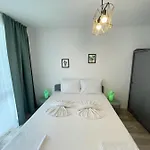 Izida Palace ساني بيتش