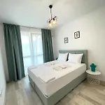 Izida Palace ساني بيتش
