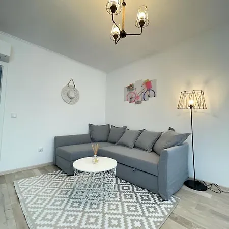 Izida Palace Aparthotel