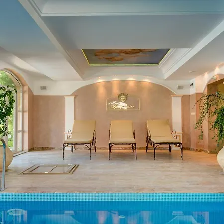Izida Palace Apartmanhotel 3*