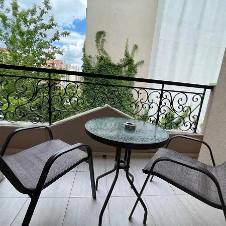 Izida Palace Ξενοδοχείο με διαμερίσματα Σάνι Μπιτς