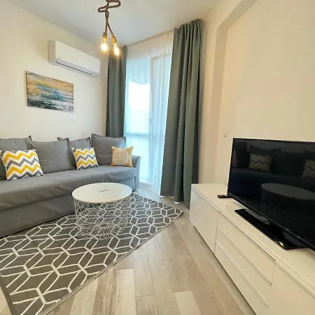 Izida Palace شقة فندقية ساني بيتش