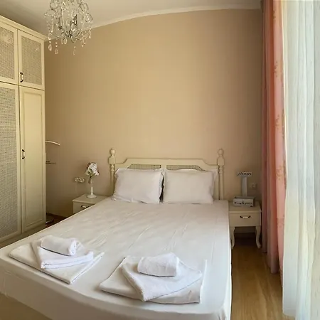 Izida Palace شقة فندقية ساني بيتش